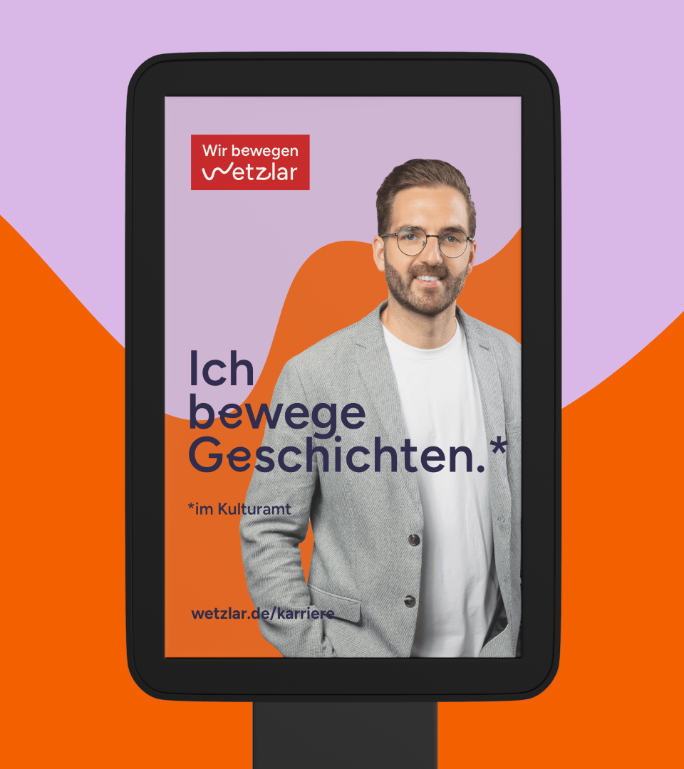 BundB_Referenz_Wetzlar_07_kommunikation-1 Digitale Citylight-Anzeige mit Kampagnenmotiv ‚Ich bewege Geschichten‘ – Arbeitgebermarke Wetzlar visuell im öffentlichen Raum.